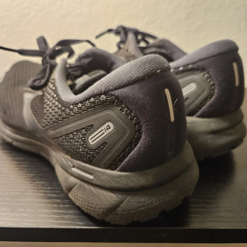 Brooks Ghost 14 Womens Size‎ 9.5 Wide Black Gray Athletic Running Shoes Sneakers